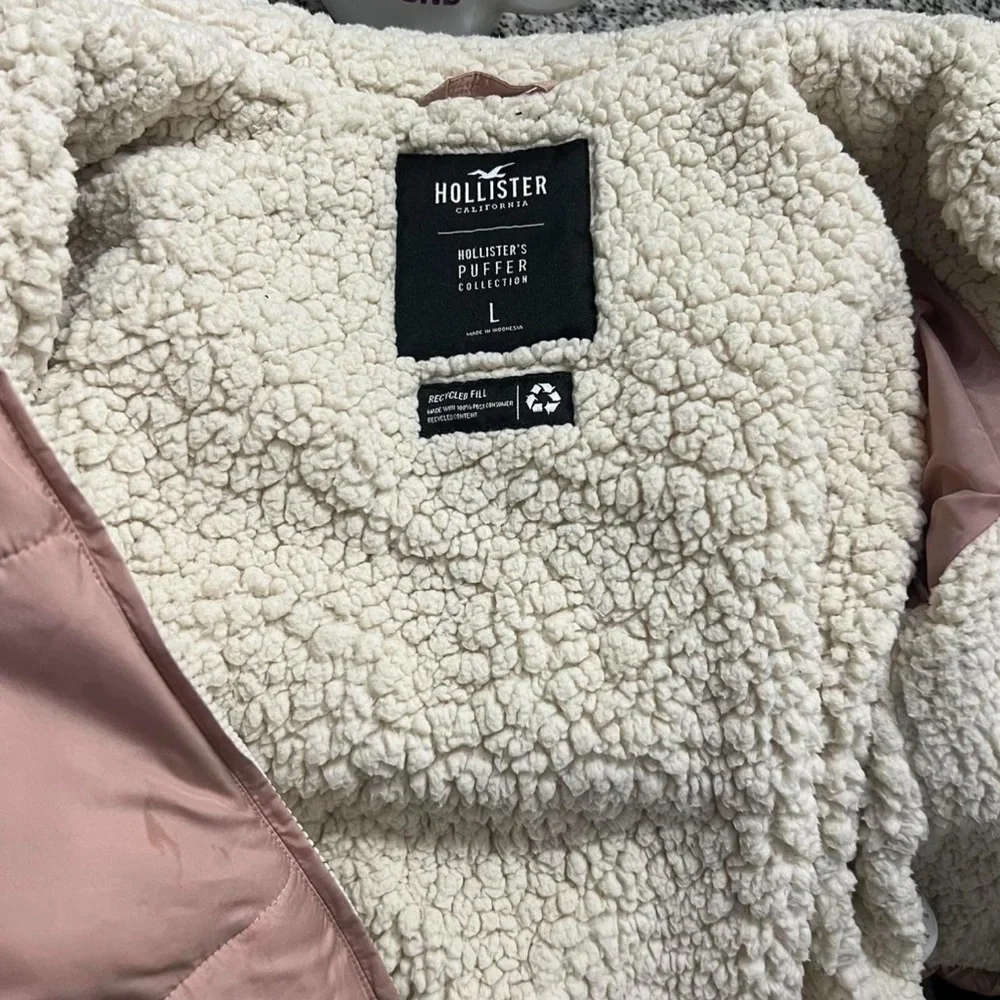 Hollister Women's pink Puffer Jacket with Sherpa Lining‎ Size Large
